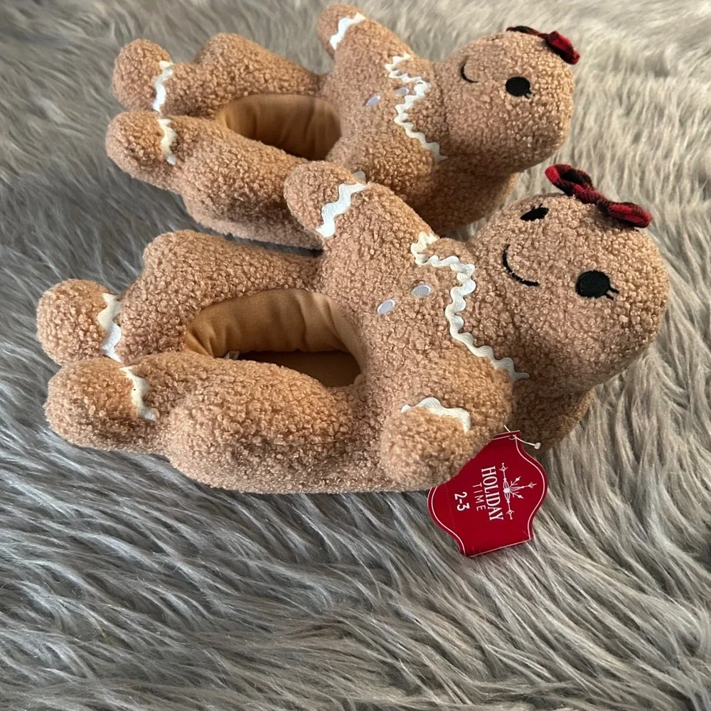 Holiday Time Gingerbread Slippers‎ Girls Size 2-3 Brown Slip On Plushy Shoes